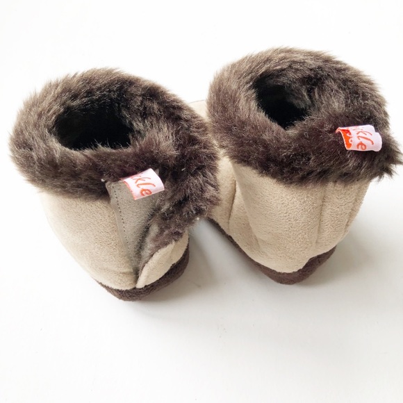 Tickle Toes Fuzzy Boots - Picture 4 of 6